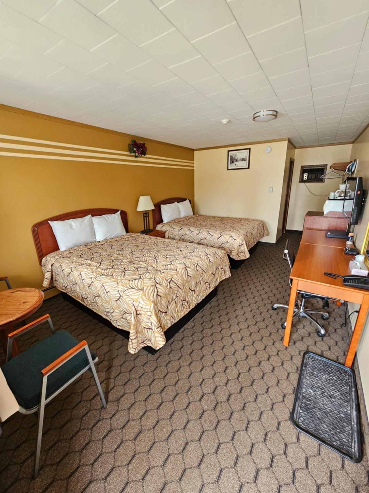 Mount Forest Forest Plaza Motel מראה חיצוני תמונה
