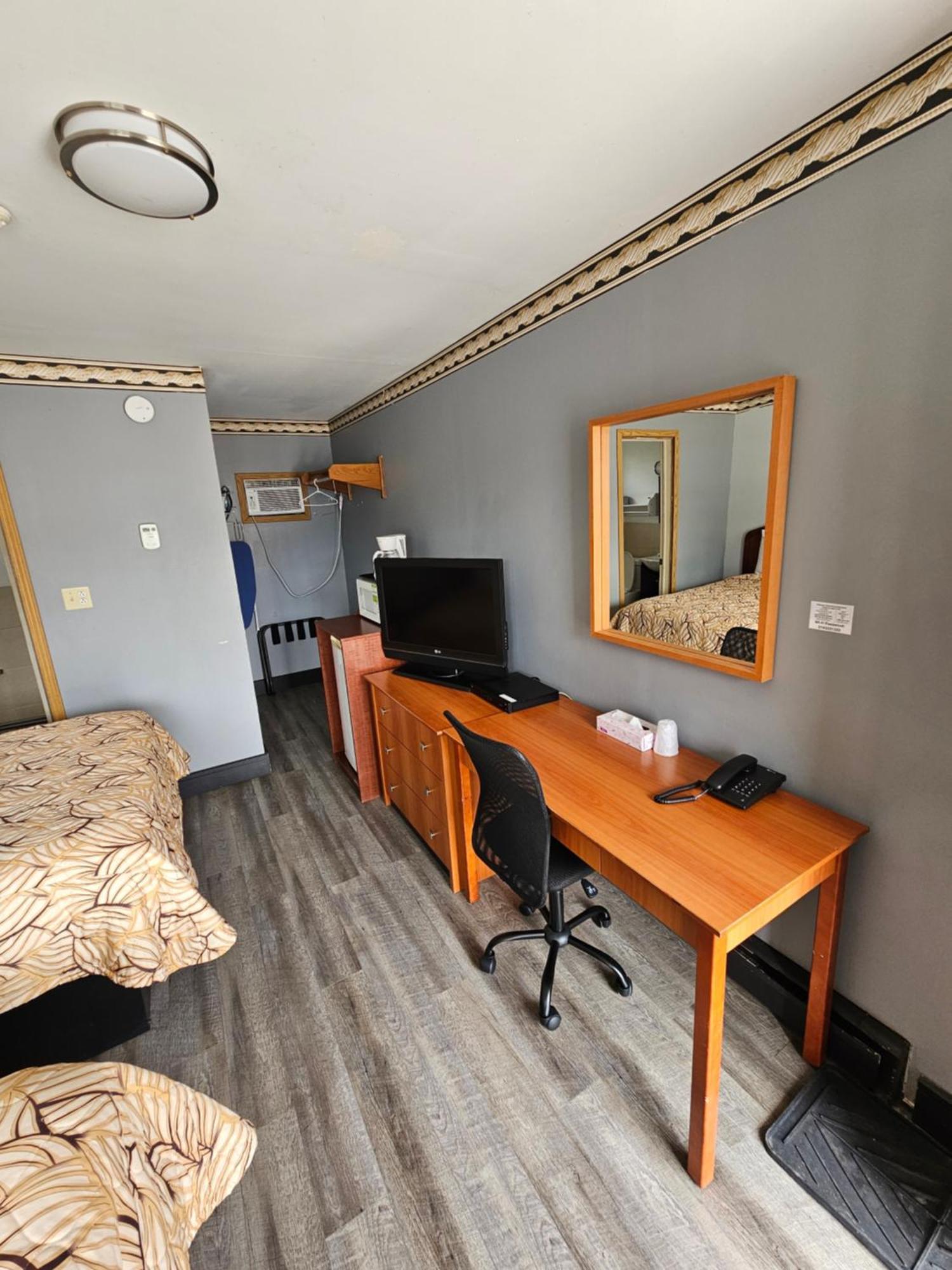 Mount Forest Forest Plaza Motel מראה חיצוני תמונה