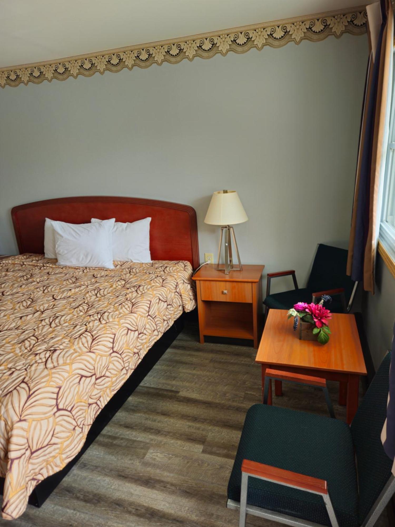 Mount Forest Forest Plaza Motel מראה חיצוני תמונה
