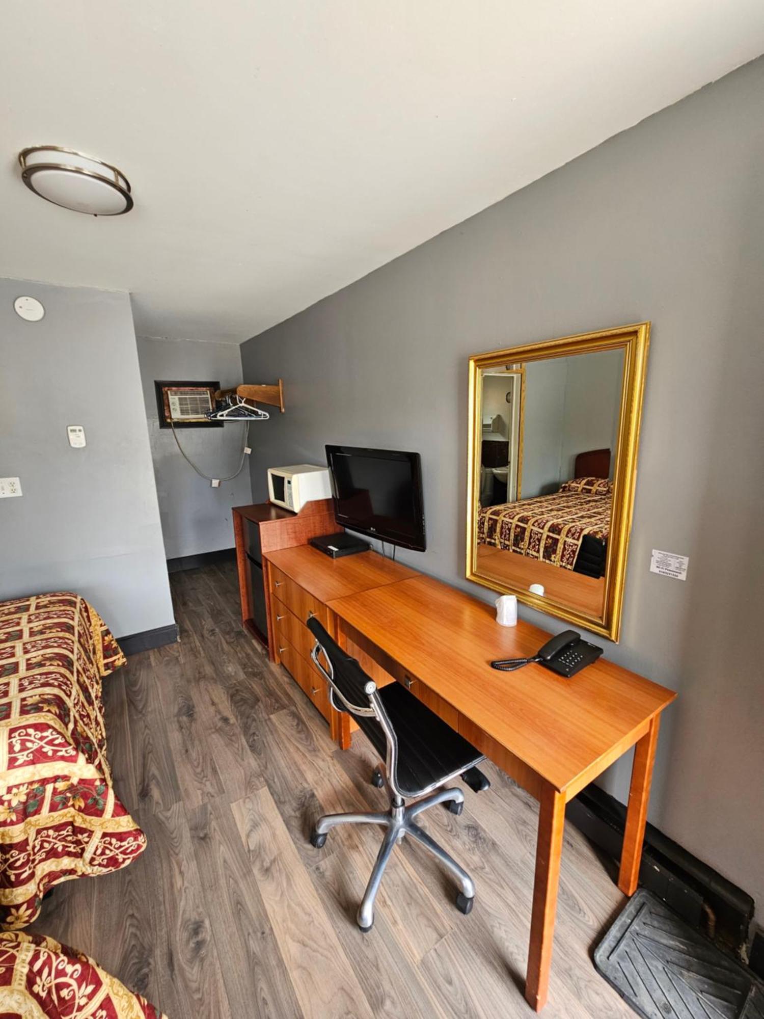 Mount Forest Forest Plaza Motel מראה חיצוני תמונה