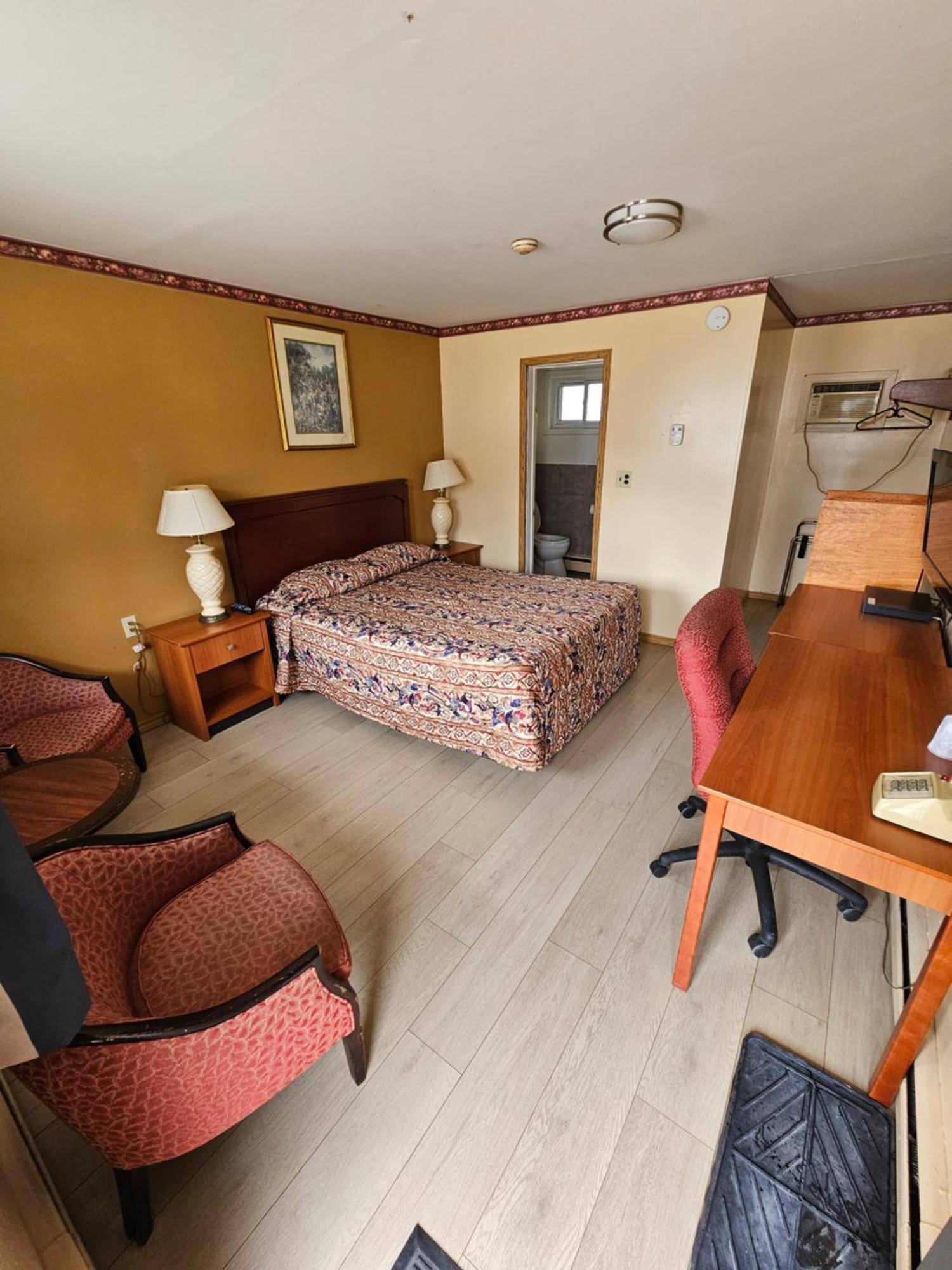 Mount Forest Forest Plaza Motel מראה חיצוני תמונה
