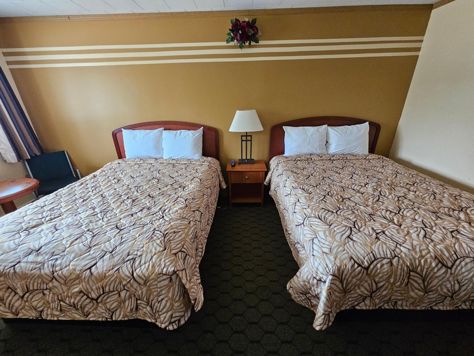 Mount Forest Forest Plaza Motel מראה חיצוני תמונה