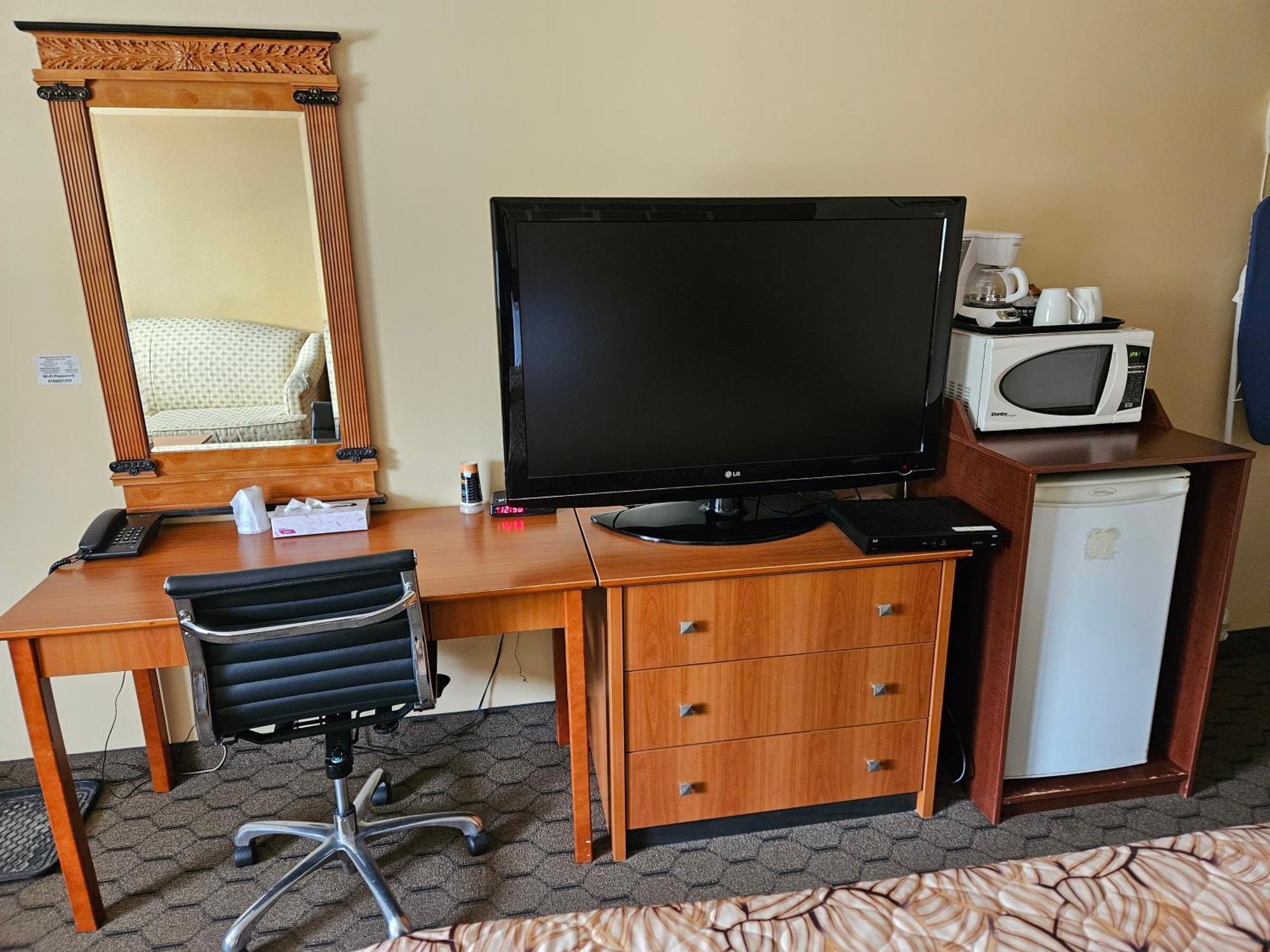 Mount Forest Forest Plaza Motel מראה חיצוני תמונה