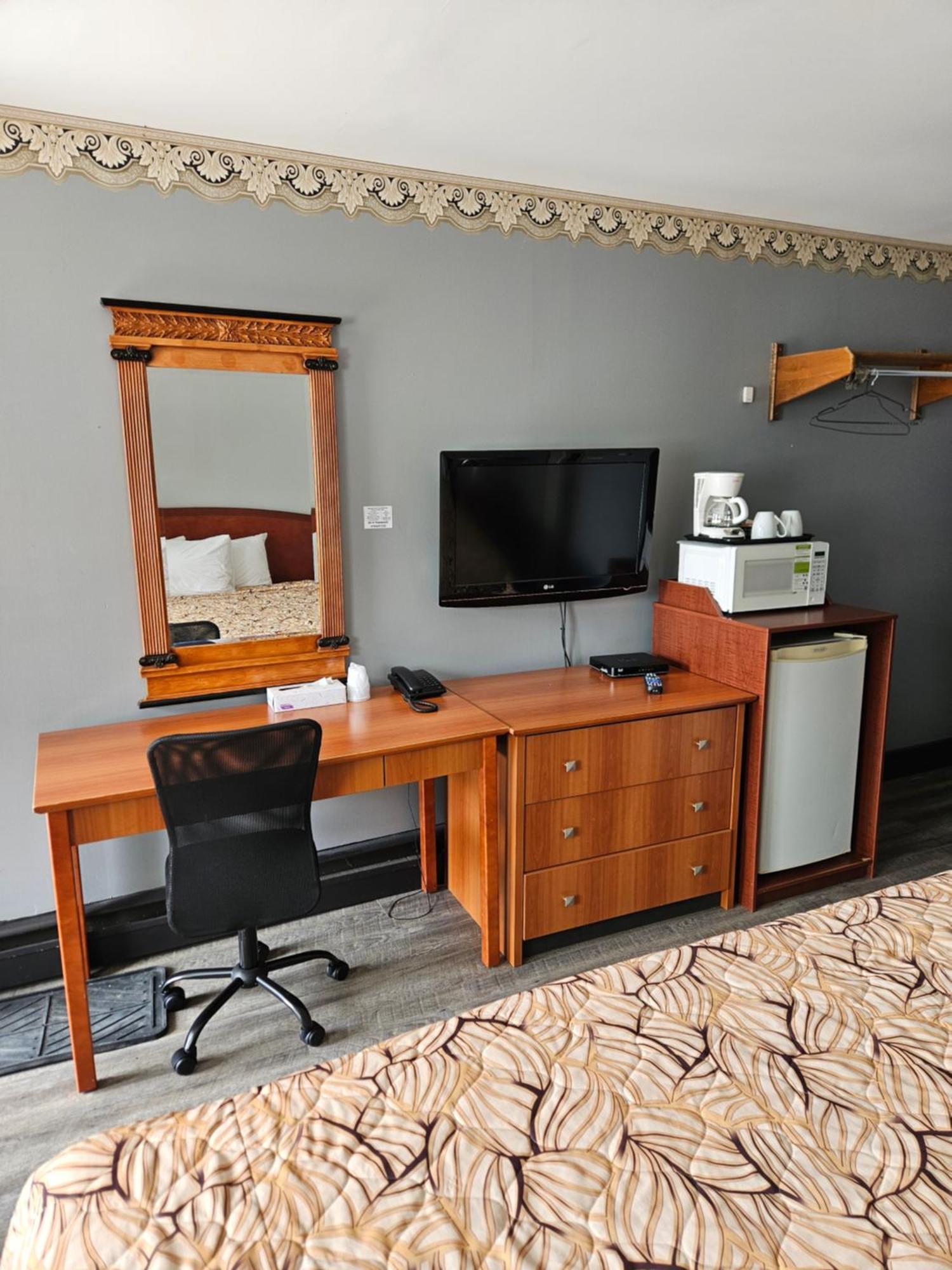 Mount Forest Forest Plaza Motel מראה חיצוני תמונה