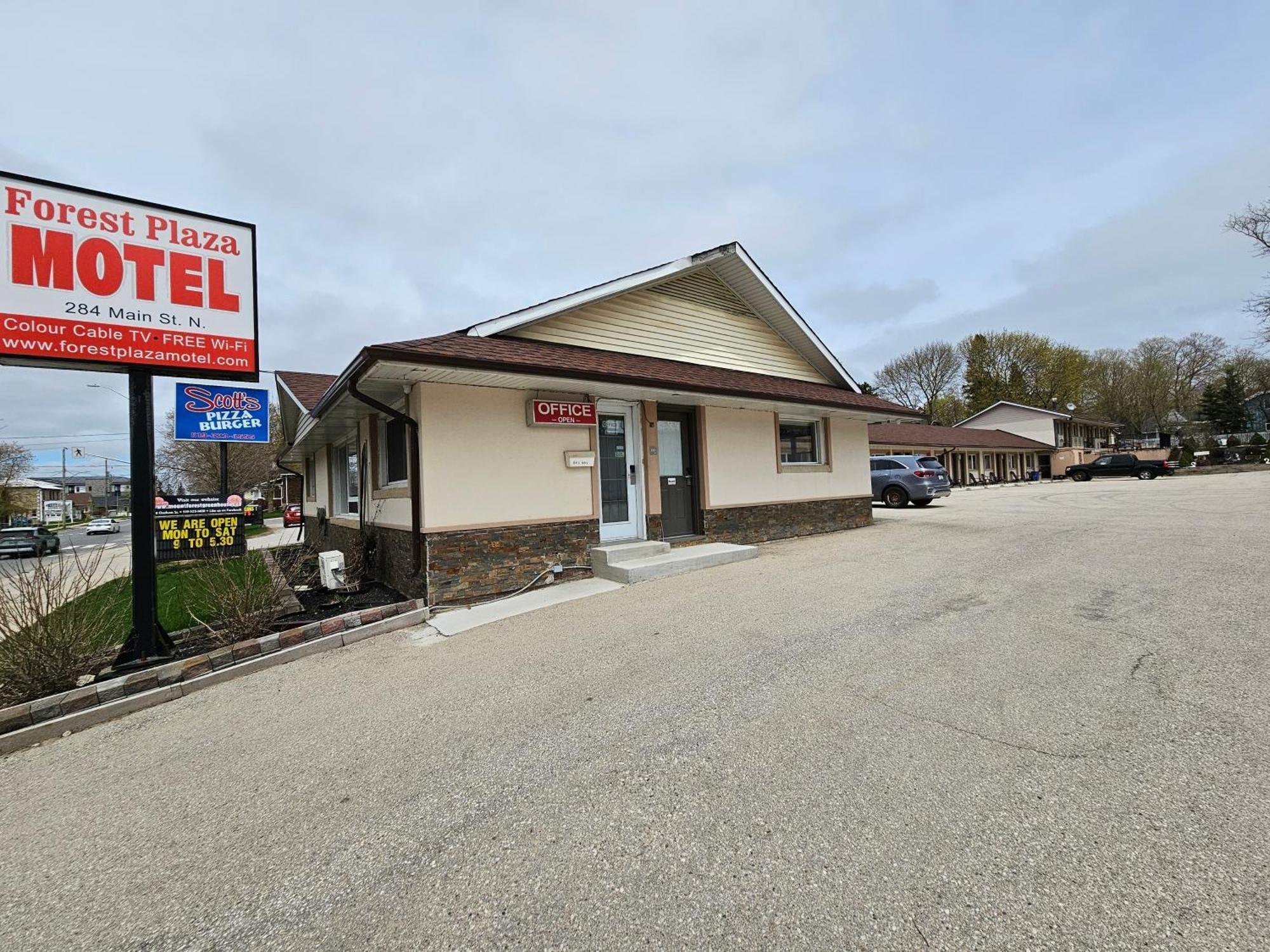 Mount Forest Forest Plaza Motel מראה חיצוני תמונה