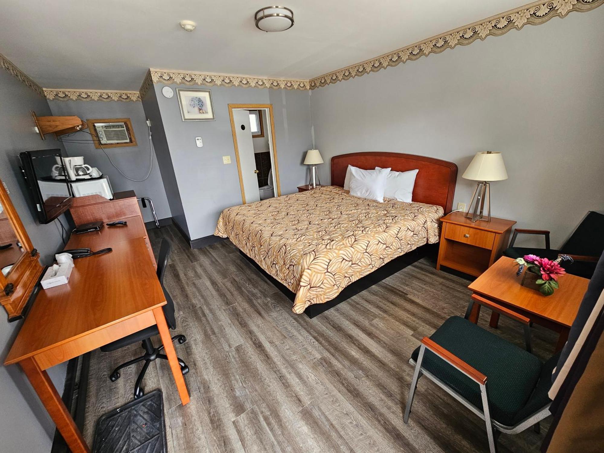 Mount Forest Forest Plaza Motel מראה חיצוני תמונה