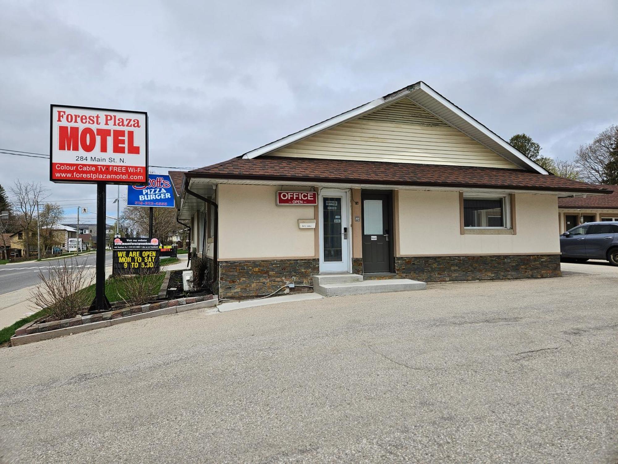 Mount Forest Forest Plaza Motel מראה חיצוני תמונה