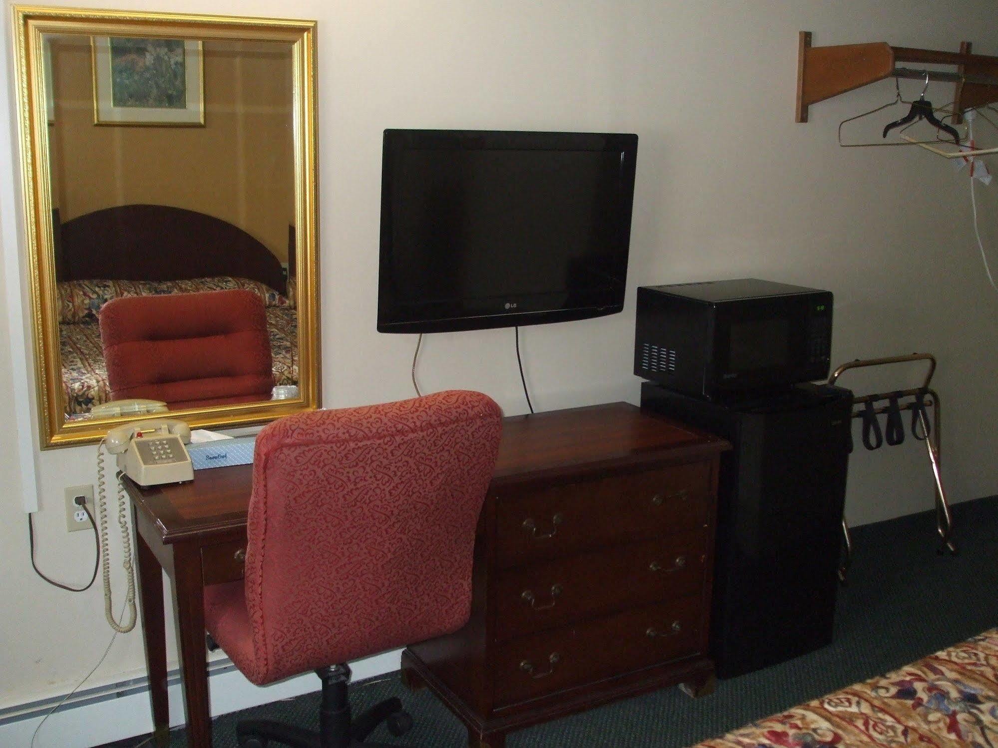 Mount Forest Forest Plaza Motel מראה חיצוני תמונה
