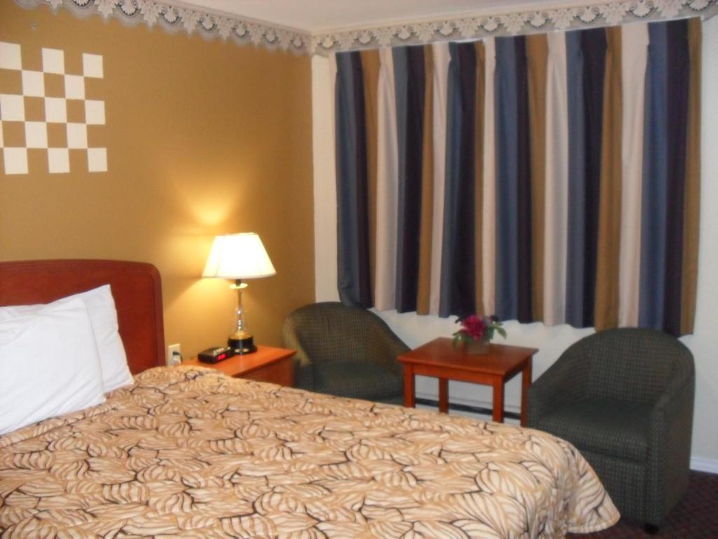 Mount Forest Forest Plaza Motel מראה חיצוני תמונה