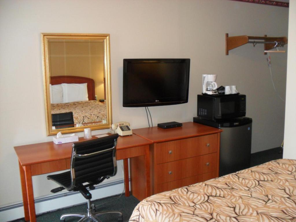 Mount Forest Forest Plaza Motel מראה חיצוני תמונה