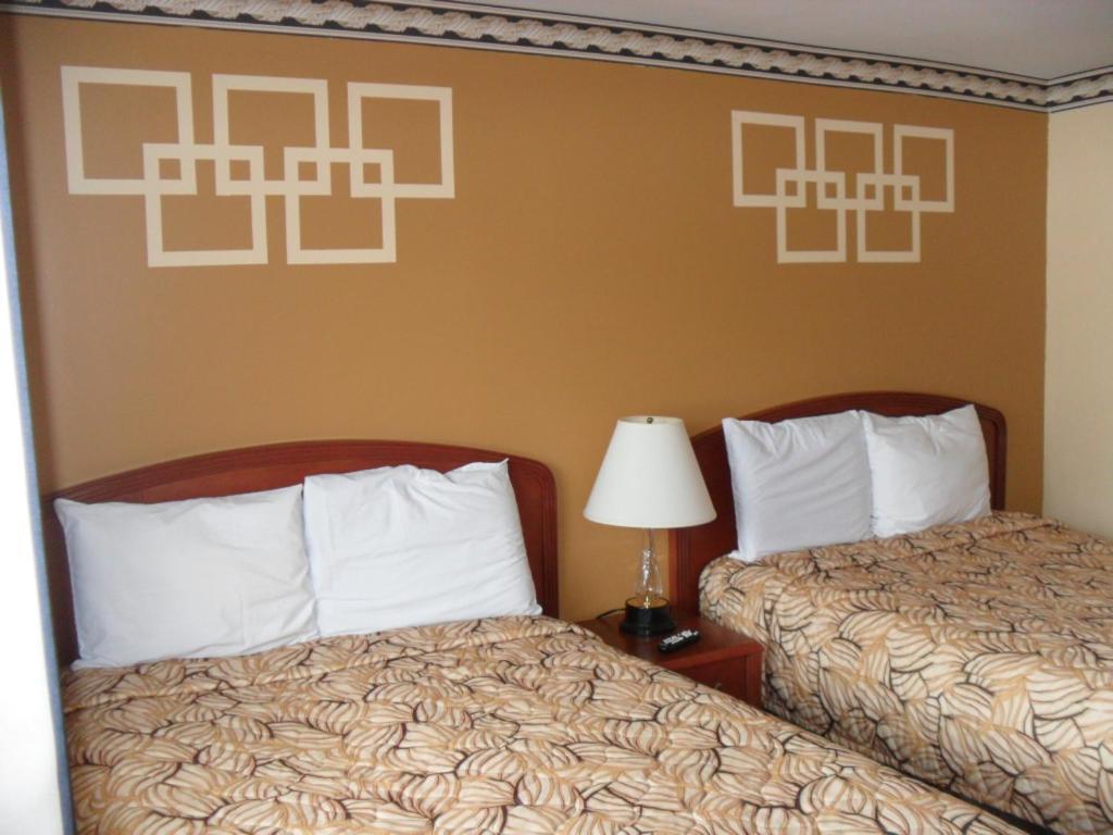 Mount Forest Forest Plaza Motel מראה חיצוני תמונה