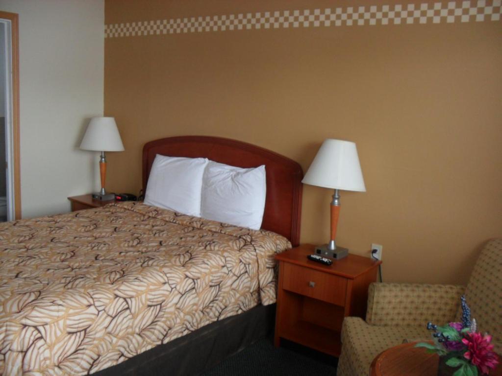 Mount Forest Forest Plaza Motel מראה חיצוני תמונה