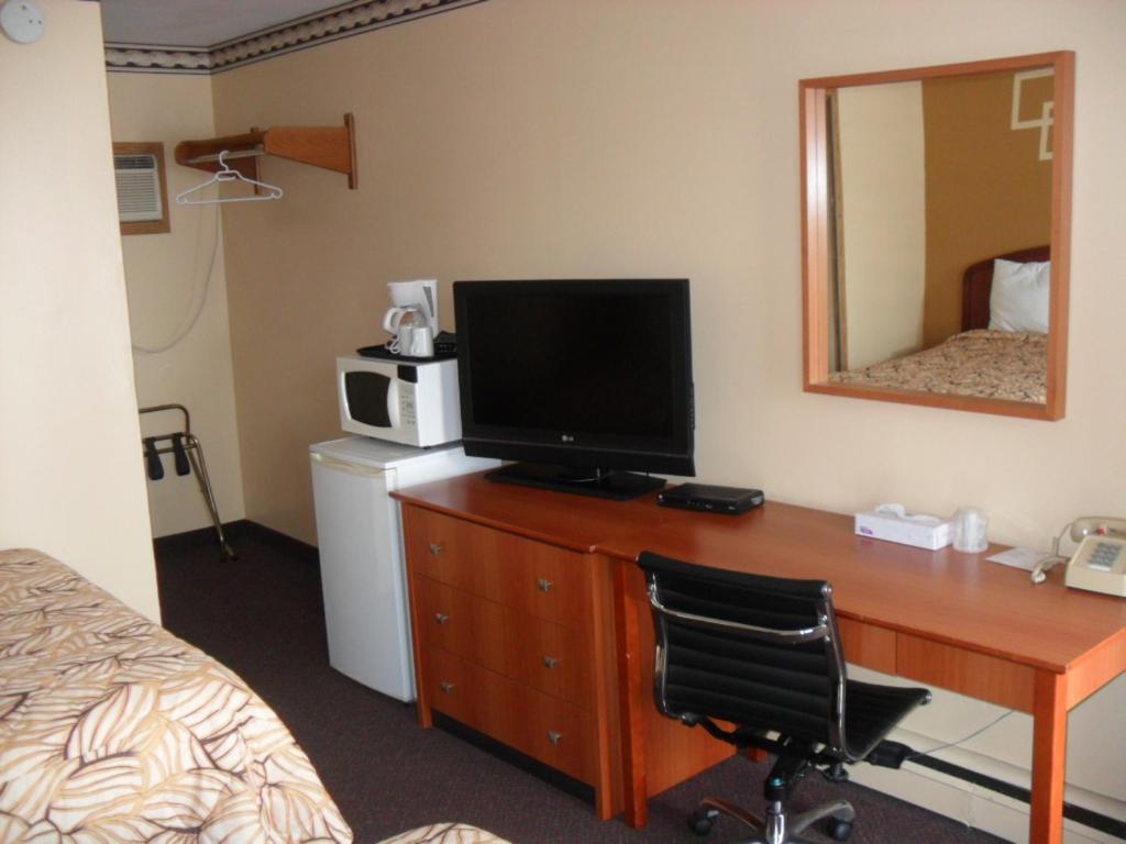 Mount Forest Forest Plaza Motel מראה חיצוני תמונה