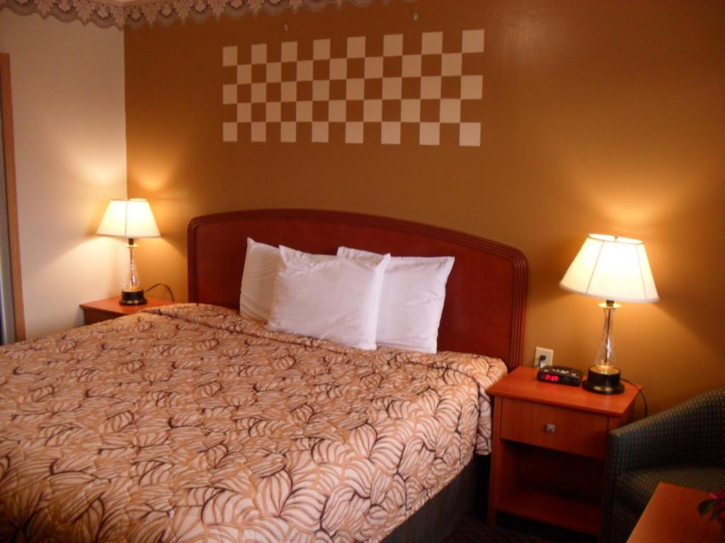 Mount Forest Forest Plaza Motel מראה חיצוני תמונה