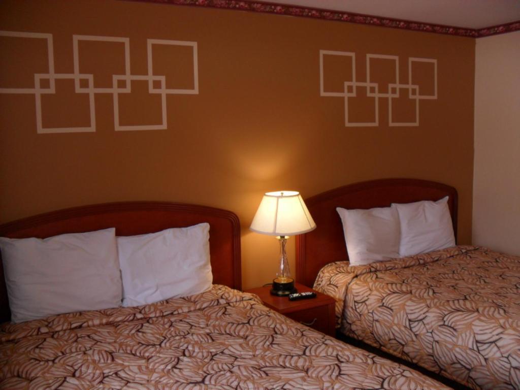 Mount Forest Forest Plaza Motel מראה חיצוני תמונה