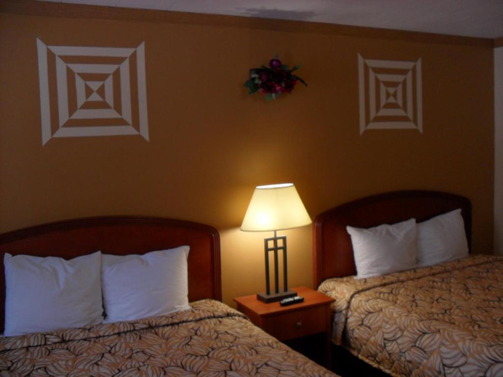 Mount Forest Forest Plaza Motel מראה חיצוני תמונה