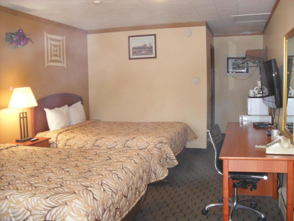Mount Forest Forest Plaza Motel מראה חיצוני תמונה