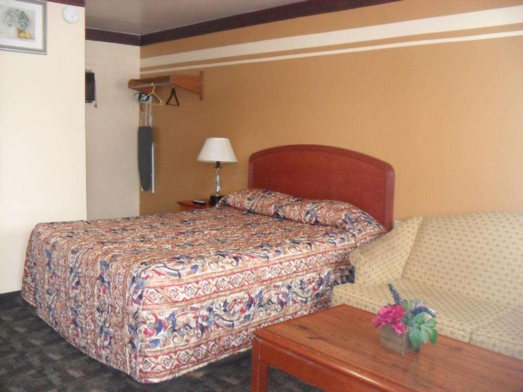 Mount Forest Forest Plaza Motel מראה חיצוני תמונה